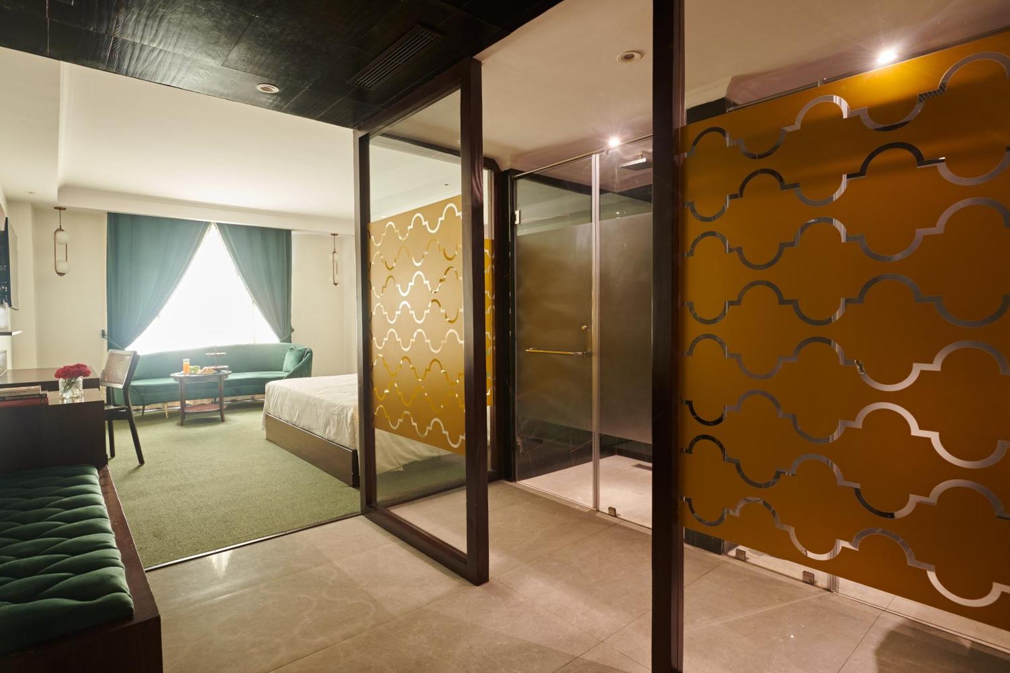 Deventure Sarovar Portico Patel Nagar Hotel 4*