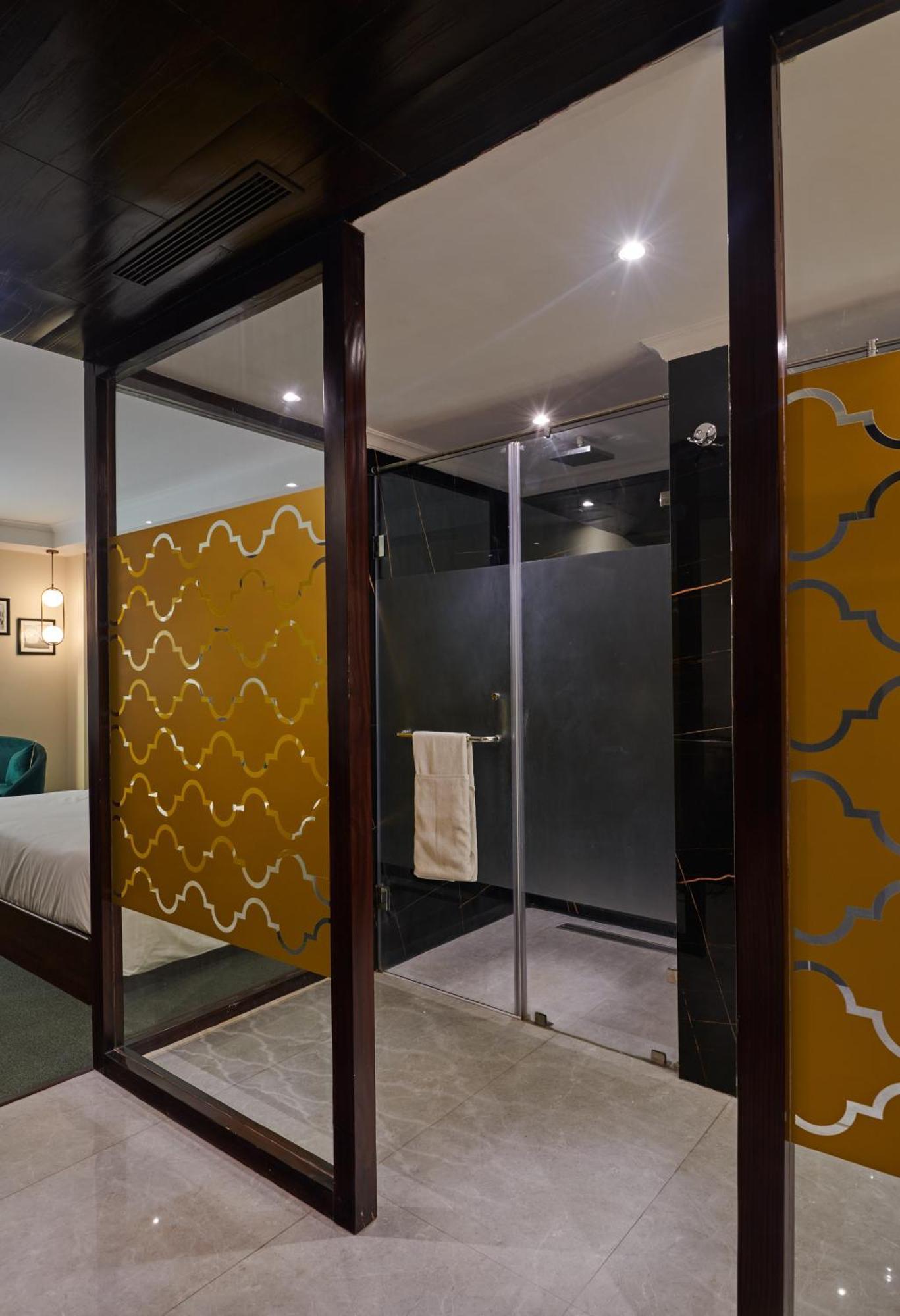 Hotel Deventure Sarovar Portico Patel Nagar 4*