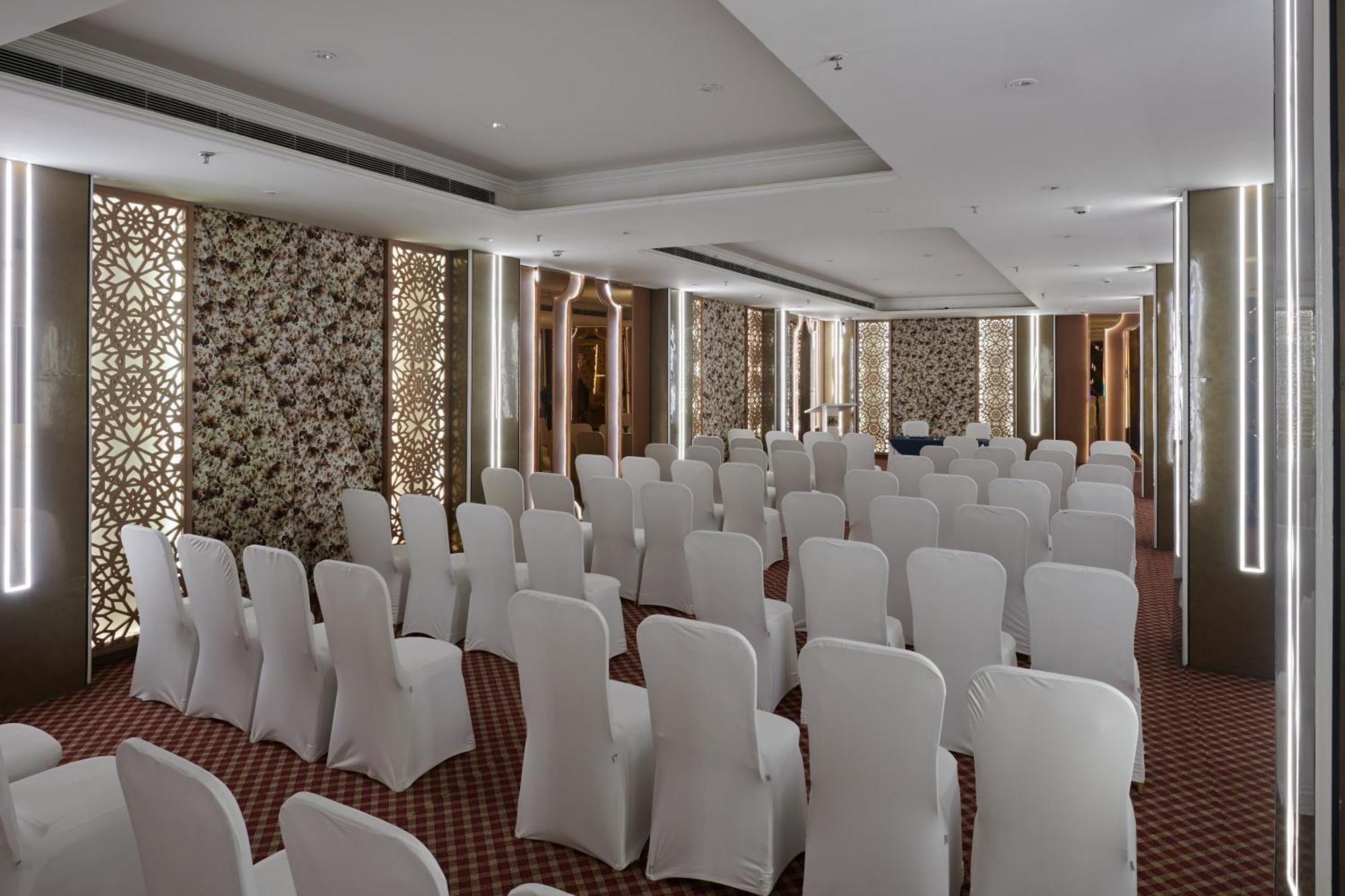 Deventure Sarovar Portico Patel Nagar 4* New Delhi